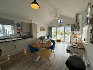 The Blue Anchor, The Bay, 2 bedrooms with ensuites, parking for 2 cars, 2 dogs welcome - 6