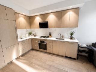 Stylish 1BR Near UBC Prime Wesbrook Village Stay - 2