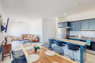 Luxurious Mountain-View Apartment close to the sea with Rooftop Sunset Views - 8