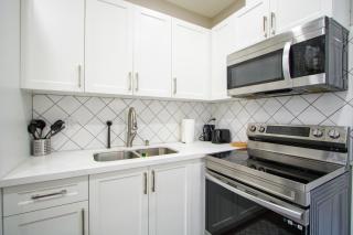 Cozy Downtown London 1BR Gem - 3
