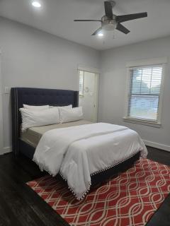 Modern Gated 3BR Home - 6 mi to NRG - 6