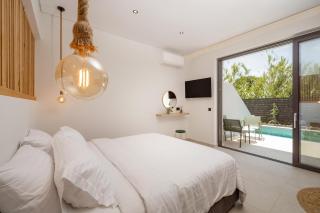 Mr & Mrs Grey Luxury Suites with Private Pools-Laganas - 3
