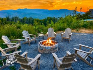 Luxury 6 BED 5 BATH Mountain Cabin HOT TUB Theater Sleeps 20 IDEAL LOCATION Fireplace KING SUITES Fire Pit GAME ROOM - Sevierville - 2