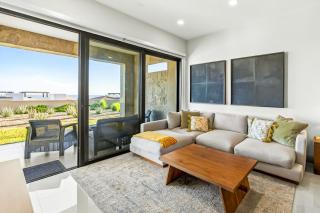 Modern Apartment with Ocean View, Pool, Patio, Tennis & Gym - 9