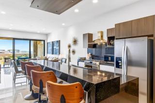 Modern Apartment with Ocean View, Pool, Patio, Tennis & Gym - 1