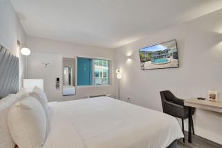 Ocean Blvd King Suite Hideaway - 3