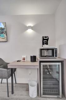 Ocean Blvd King Suite Hideaway - 1