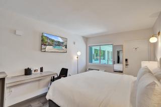 Ocean Blvd King Escape at Botanica Suite - 4