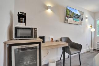 Ocean Blvd King Suite in Fort Lauderdale - 3