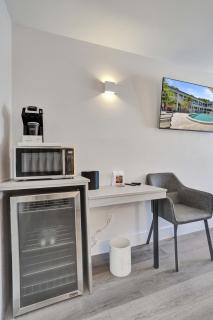 Ocean Blvd King Suite in Fort Lauderdale - 2