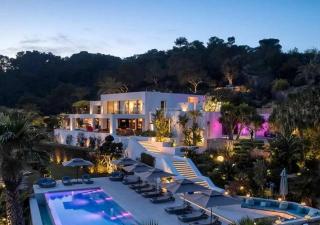 Superb Villa Artinez in Top Island - 0