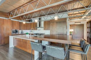 Prime Dtwn Grand Haven Location! Riverfront Condo - 8