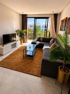 B-Living Oasis - Sunny 1BR, Palm Views, Balcony - 1