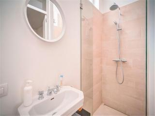 Charming Bright Stone Lodge - 2