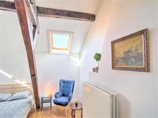 Elegant Duplex for 12 in Capital Street - 1