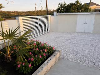 5BR Villa Aruba with Pool Sleeps 10 Family Friends - 1
