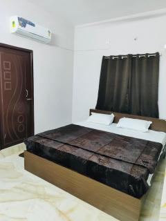 Vaibhav Grand Home Stay - 8