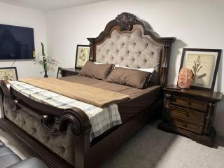 Elegant Private Room with En-suite in Central Edmonton - 4