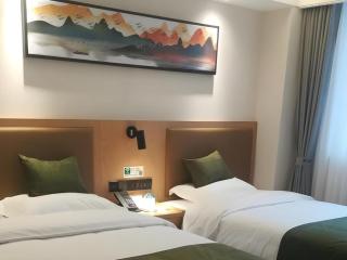 Green Tree Inn Fuyang Funan County Tianzhu Square - 1
