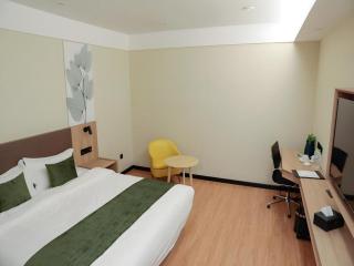 GreenTree Inn Express Shandong Qingdao Chengyang District Aodong Road - 1