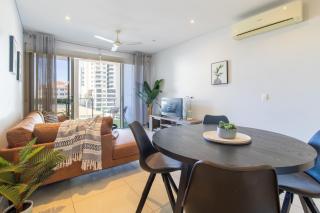 Central City 3 Bed Apt, Pool, 2 FREE secured parks - 4