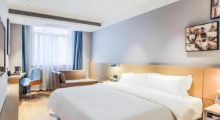 VX Hotel Wuhan Optics Valley Yangjia Bay Metro Station - 1