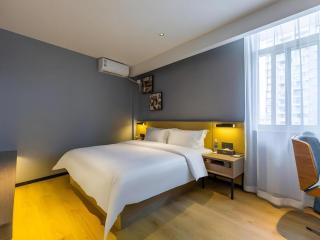VX Hotel Wuhan Optics Valley Yangjia Bay Metro Station - 1