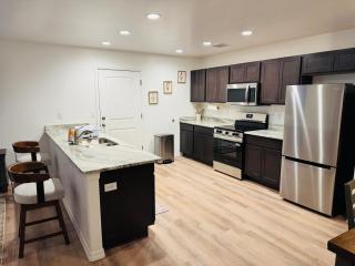 Prime Location Near Hospital & Restaurants - 3