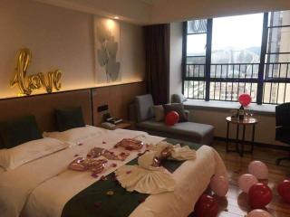 GreenTree Inn Express Kunming East Passenger Station Huazhicheng - 2