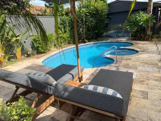 Resort living 3kms from the city, Tennis Court, Pool, Large Garden - 8
