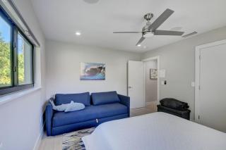 Luxurious Beach House with Heated Pool - 9