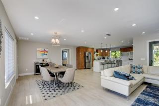 Luxurious Beach House with Heated Pool - 8