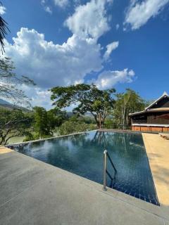 Nam Ou Riverside Resort - 5