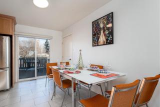 Cozy family House Free Banff Park Pass !4 Bed rooms 4Queen Bed plus kids play Room large back yard new AC 8-9 car free parking space - 6
