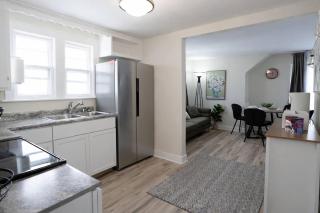 2 Stylish Units +Game Room Near Airport & Downtown - 8