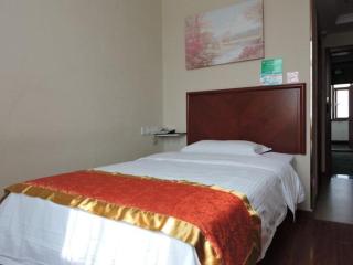 GreenTree Inn Linyi Feixian Jianshe Road Express Hotel - 1