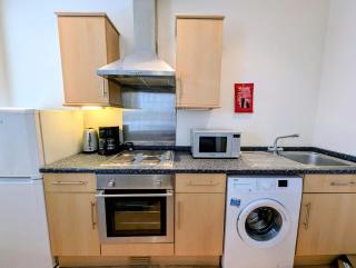 Contractor Business Family Stay Near Southampton Airport 1BR - 8