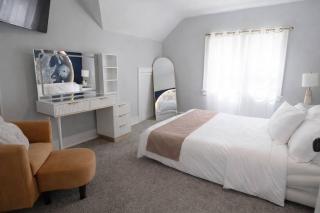 Game Room + Pool Table Near Lake & Airport & DT - 6