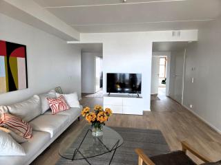 Stunning, brand new sea-view apartment with 3 bedrooms - 5