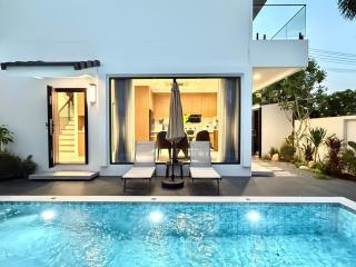 Chiang Mai, Brand-New, Modern, Luxuriously Decorated, Detached Garden Pool Villa, Close to the Old City and Changkhan Road Night Bazaar, Ideal for Family Team-Building Vacations, Four-Bedroom, Five-Bathroom Villa 09 - 0