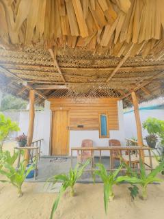 Amwaj Blue Cabana Arugambay - 1