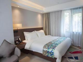 ZMAX Hotel Guangzhou South Dongxiao Nanzhou Metro Station - 1