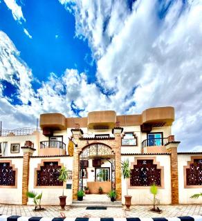 The Castle Hotel & studios - 2