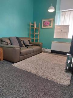 Apartment Sleeps 3 with Wifi - 9