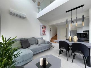 Athenean Gem Near Metro Mall - 1