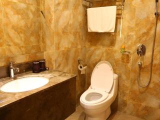 Golden Valley Hotel - 1