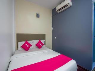 OYO 89895 Senses Budget Hotel - Banting - 1
