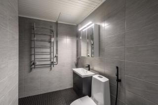 Remontoitu 100m2 kerrostalohuoneisto Hangossa, 3 makuuhuonetta, eteläparveke - 1