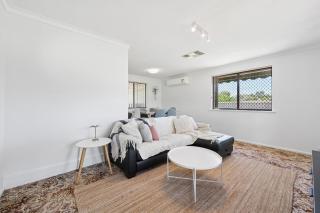 Mandurah Central - Entire 3bdm Home & Parking - 9