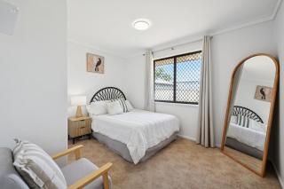 Mandurah Central - Entire 3bdm Home & Parking - 6